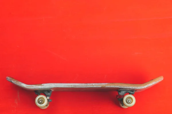 Patineta Pequeña Sobre Fondo Rojo Patín Pequeño Para Los Dedos —  Fotos de Stock