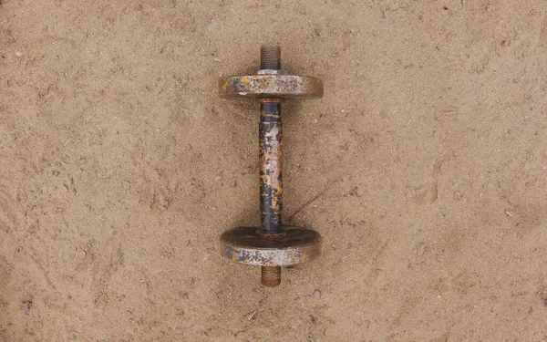 Κουδούνι Στην Άμμο Χειροποίητος Εξοπλισμός Γυμναστικής Άρση Βαρών — Φωτογραφία Αρχείου