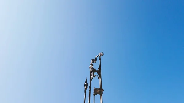 Деталь Памятника Фоне Голубого Неба Солнечный День — стоковое фото