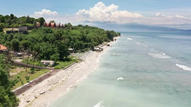 Vista aerea dal drone una bella strada costiera. Isola di Nusa Penida . — Video Stock