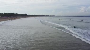 Bali, Endonezya'daki plajın havadan görünümü.