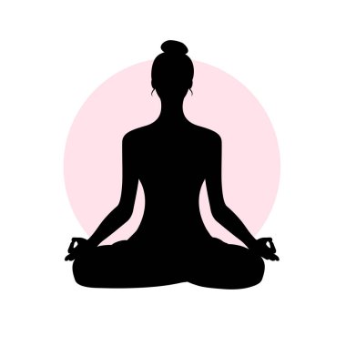 Kadın sakin ve rahatlatıcı meditasyon yapıyor..
