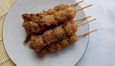 Cilor Tusuk, Tapioca topları. Yumurta ve Kızarmış Endonezya sokak yemekleriyle sarmalanmış..