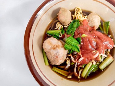 Biftek köftesi. Köfte, Endonezya mutfağında yaygın olarak bulunan bir köfte türüdür..