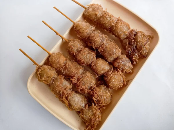 Cilor Tusuk, Tapioca topları. Yumurta ve Kızarmış Endonezya sokak yemekleriyle sarmalanmış..