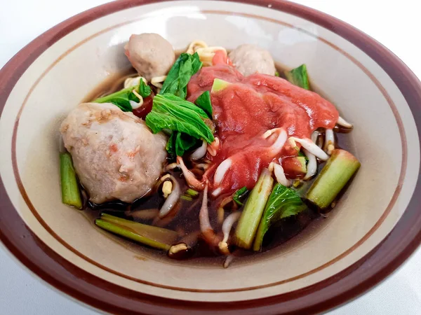 Biftek köftesi. Köfte, Endonezya mutfağında yaygın olarak bulunan bir köfte türüdür..