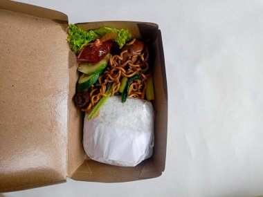 Nasi koçları Endonezya 'da iyi bilinir. Bu yemek genellikle Endonezyalılarda yaygın bir yemektir. Çok fazla protein, karbonhidrat ve sebze içerir.