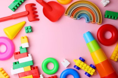 Yaratıcılığı ve eğlenceli öğrenme deneyimlerini destekleyen eşsiz çocuk oyuncaklarından oluşan canlı ve heyecan verici bir koleksiyon.