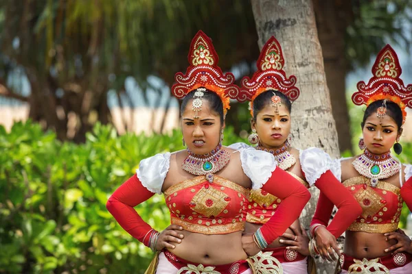 Sri Lanka Bentota Abril 2018 Bailarinas Entreteniendo Los Visitantes Del — Foto de Stock