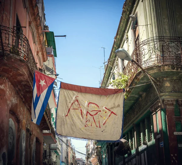 Havana Kuba Květen 2017 Budova Centru Havany Státní Vlajka — Stock fotografie