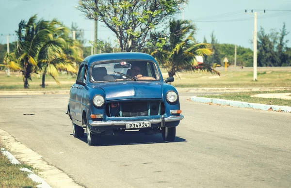 Varadero Cuba Mayo 2017 Automóvil Retro Calle Del Resort Varadero —  Fotos de Stock