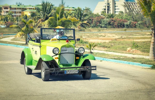 Varadero Kuba Maja 2017 Retro Samochodów Ulicy Kurortu Varadero — Zdjęcie stockowe