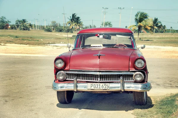 Varadero Cuba Maggio 2017 Auto Retrò Sulla Strada Del Resort — Foto Stock