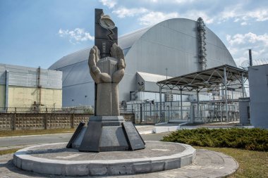 Ukrayna, Çernobil - 19 Ağustos 2017: Çernobil Npp'nin dördüncü güç ünitesinin yakınındaki anıt