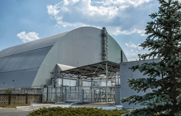 Ukrayna, Çernobil - 19 Ağustos 2017: Çernobil Npp'nin dördüncü güç ünitesi altında Arch