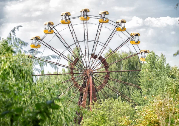 Pripyat Çernobil Bölgesi Ndeki Terk Edilmiş Dönme Dolap Lunaparkı — Stok fotoğraf