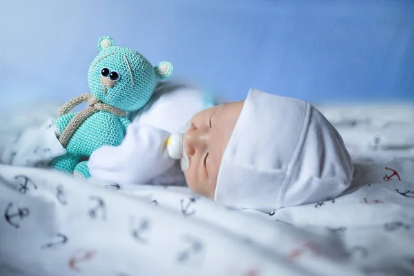 Portrét Novorozeného Dítěte Medvídkem — Stock fotografie