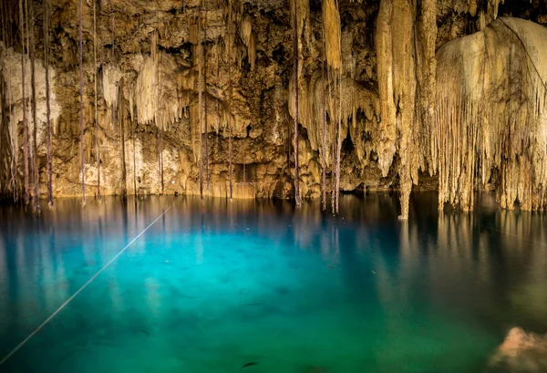 Xkeken hipotermik Valladolid, Yucatan, Meksika yakınındaki dripstones