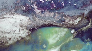 Yaratıcı soyut el boyası arka plan, duvar kağıdı, doku fırça darbeleriyle tuvale akrilik resmin yakın plan bir parçası. Modern sanat. Çağdaş sanat