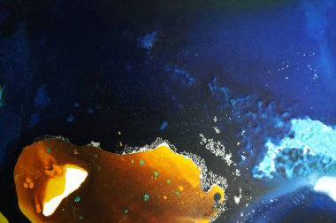 Yaratıcı soyut el boyası arka plan, duvar kağıdı, doku fırça darbeleriyle tuvale akrilik resmin yakın plan bir parçası. Modern sanat. Çağdaş sanat.