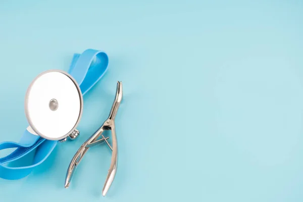 Ent doktor tarafından kontrol kulak burun boğaz için araç.