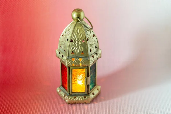 Ramazan Kareem. Geleneksel Arap fenermetin için boşluk ile Ramazan kutsal ay kutlamak için aydınlandı