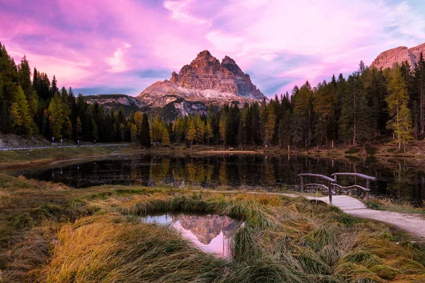 Lake Antorno, üç Lavaredo doruklarına, Lake Antorno ve Tre Cime di Lavaredo, Dolomites, İtalya