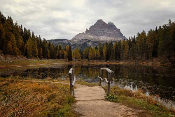 Sendero Pie Lago Antorno Vista Matutina Del Famoso Tre Cime — Foto de Stock