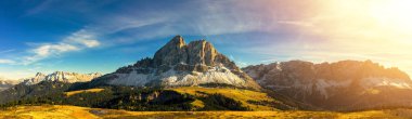 Panoramik Sas de Putia dağa Passo Erbe, İtalya, Dolomites, Avrupa