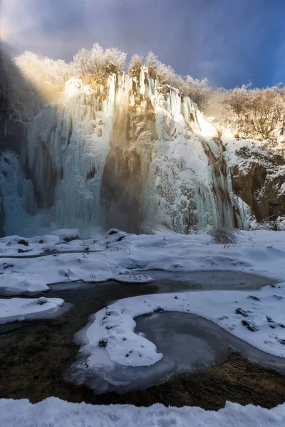 Παγωμένο Καταρράκτη Στο Plitvice Lakes Κατά Διάρκεια Του Χειμώνα Κροατία — Φωτογραφία Αρχείου