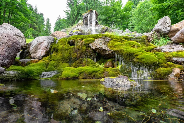 Waterfall mountain view close up. Mountain river waterfall lands — Stock Photo, Image