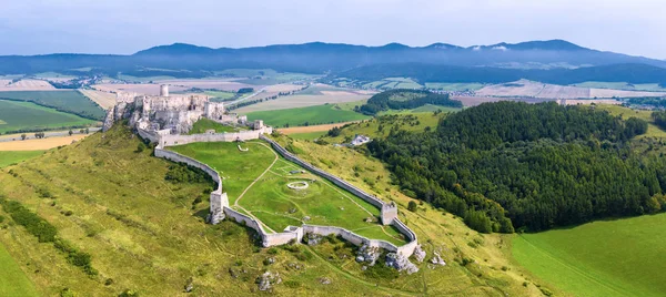 Widok z lotu ptaka na zamek Spiss (spiski hrad), dziedzictwo UNESCO Zdjęcia Stockowe bez tantiem