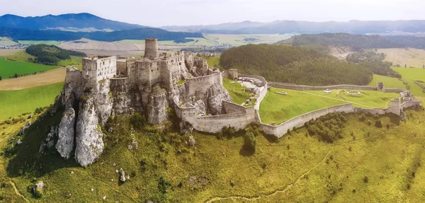 Widok z lotu ptaka na zamek Spiss (spiski hrad), dziedzictwo UNESCO Zdjęcia Stockowe bez tantiem