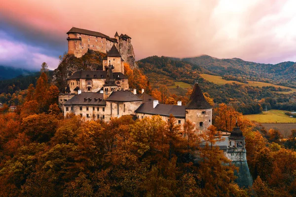 Orava medeltida slott, morgonljus, Slovakien, Europa — Stockfoto