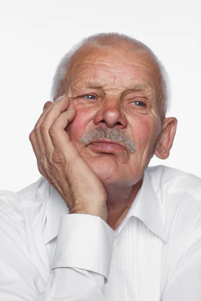 真剣な表情の手で老人の肖像画 — ストック写真