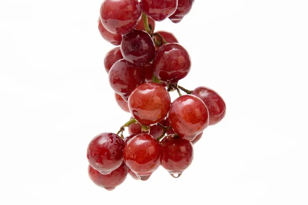 Pęczek Czerwonych Winogron Białym Tle Świeżych Owoców — Zdjęcie stockowe