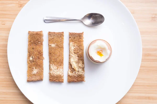 Huevos Blandos Hervidos Con Tostadas Plato Blanco Desayuno — Foto de Stock