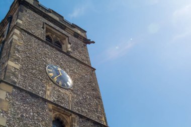 St Albans şehir merkezinde Saat Kulesi