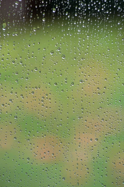 Gocce Pioggia Finestra Vetro Con Fresco Sfondo Esterno — Foto Stock