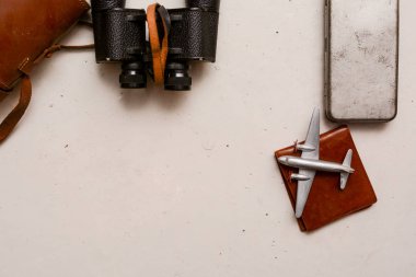 Vintage tarzı seyahat nesneleri hala hayatta, üst görünüm