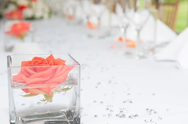 Romantic table decoration for a wedding reception — Stock Photo, Image