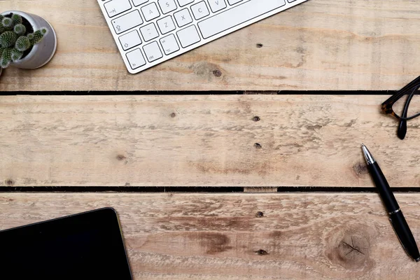 Modern office overhead view of desk and creative work place obje — Stock Photo, Image