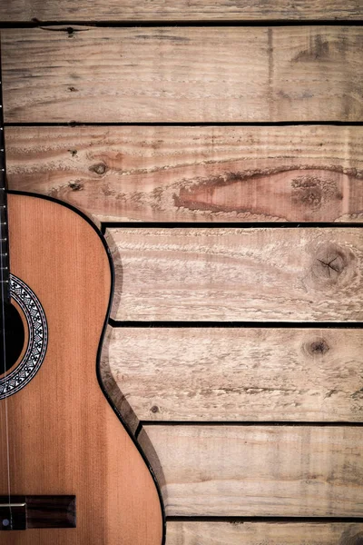 复古风格的木背景的原声吉他。复制空间智慧 — 图库照片