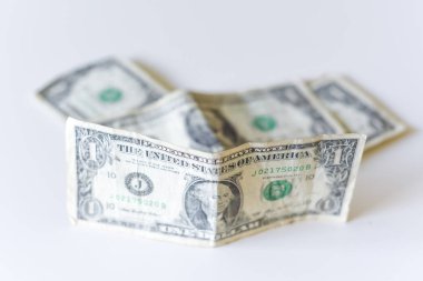 Bir yığın Amerikan para birimi. Dolar banknotları f