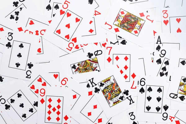 Палуба игральных карт перетасованы на случайный выстрел из непосредственно abov — стоковое фото