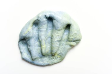 Çocuklar sümüklü böcek, çocukların oyuncaklarını yapmak için evde yapılan eğlenceli bir deney.