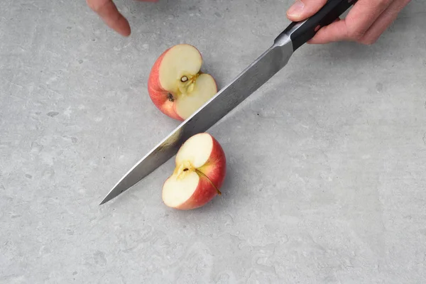 Corte Uma Maçã Preparação Frutas Frescas Dentro Uma Cozinha Uma — Fotografia de Stock