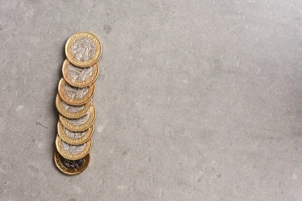 Новые Фунтовые Монеты Английской Стерлинговой Валюты Стопке — стоковое фото