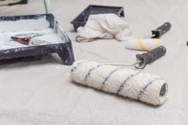 Ev geliştirme ve küçültme projeleri için boyama ve dekorasyon araçları