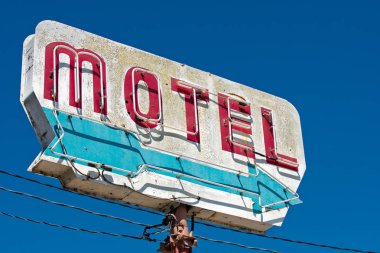 Eski, vintage motel işareti